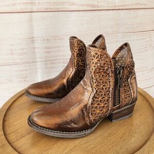 Circle G Cut Out Corral Bronze Boots Size 6.5